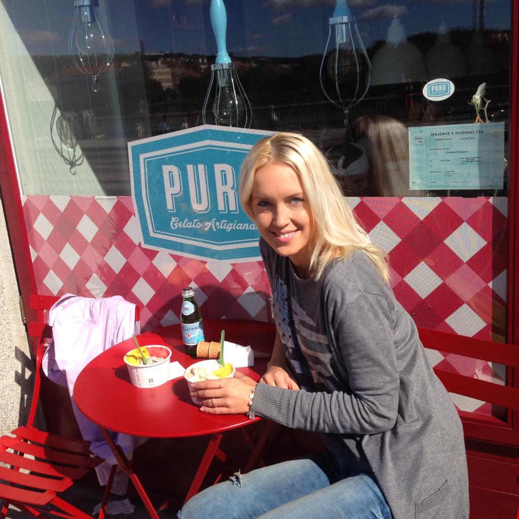 ewanilka's tweet photo. The best icecream at #purogelato #vyton #zmrzlinavPraze #cukrárna #makovazmrzlina #poctivazmrzlina #velkyporce http://t.co/Gzog9Mixge