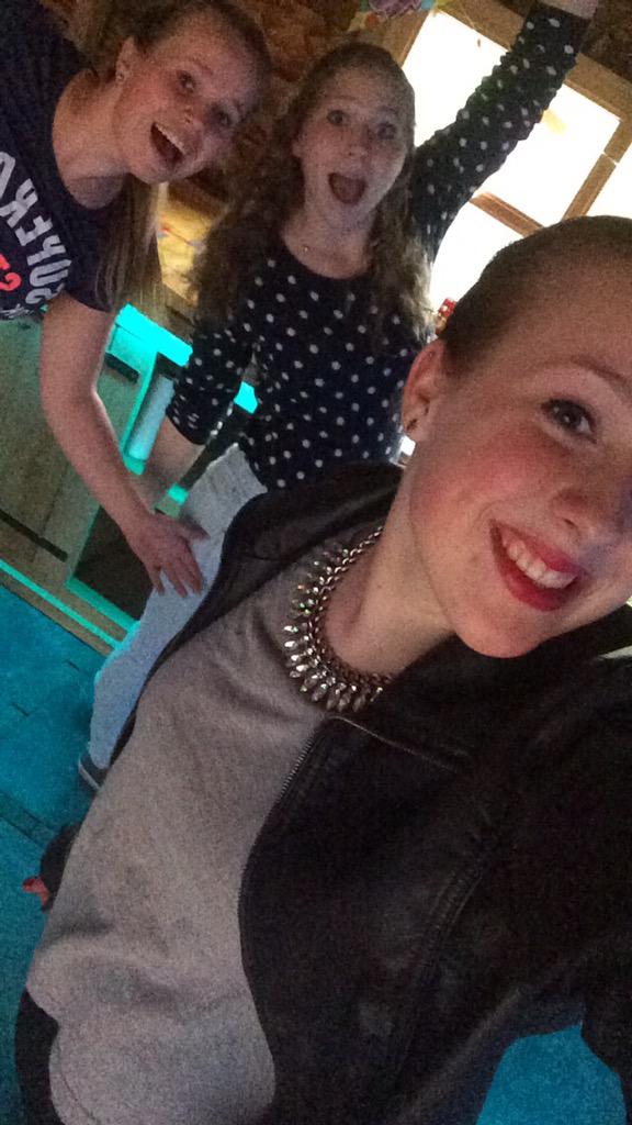 xkimottenheim's tweet photo. #k3zoektk3 als we winnen dan kopen we van het geld oa een paar leuke shirtjes voor de afscheidstour! 🎉❤️ http://t.co/GHdVaAkf9C