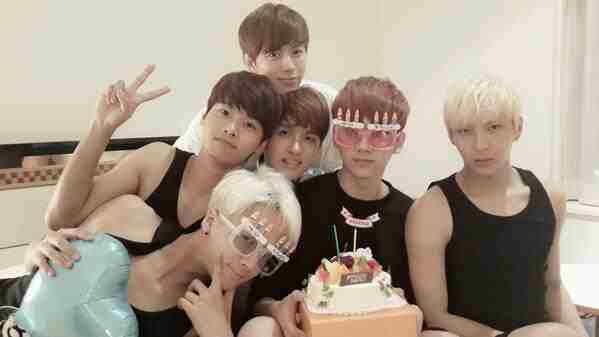 IDEK WHERE TO message YOU ANYMORE BUT WOAH IT\S PAST 12 AM HUHUH HAPPY BIRTHDAY LYN LYN MEAT LOAF LYN!!! 