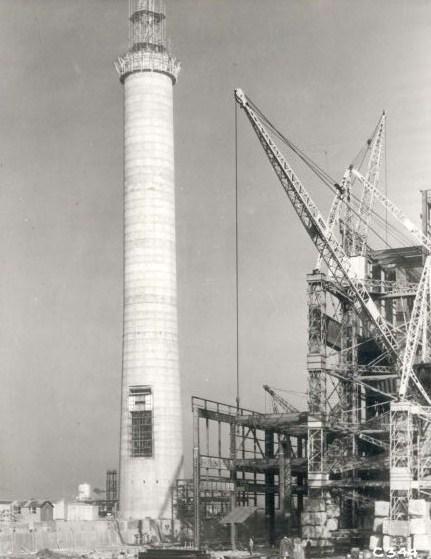 ScottishPower's tweet photo. 1st #Cockenzie chimney under construction in November 1964 #Chimdem http://t.co/mHa3SVvOJB