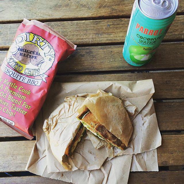 Happy Friday guys! Feels like a sandwich kinda day, doesn't it? Thanks for the great photo @hamiltonrachelle!
