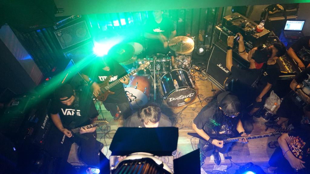 XtremeImport's tweet photo. Deadsquad on stage #FridayImInHell http://t.co/y6sYAUy1ai