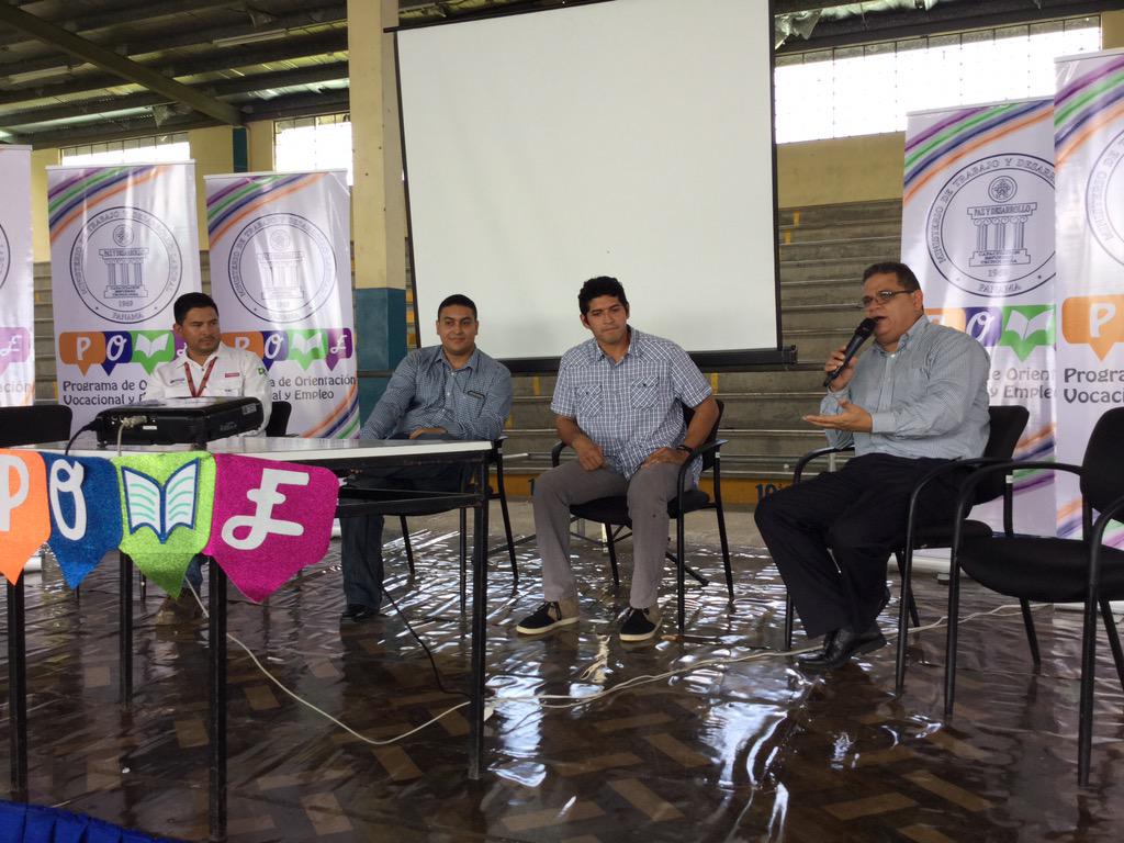 MitradelPma's tweet photo. El panel de jóvenes profesionales nos acompaña para brindarle sus experiencias a los estudiantes #IPOTH #POVE http://t.co/LOz3hzHRvt