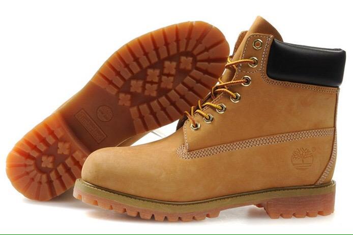 ___Spitta's tweet image. Women's Uggs Bailey bows Any color for 150 hmu and Men's Timbs 150 #HitMyDM