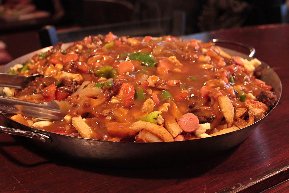 PoutineVille's tweet photo. Oui/Oui? http://t.co/XKdUqLegYI
