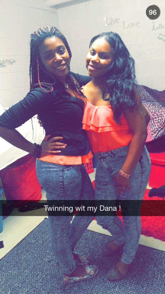 iilovedanaa's tweet photo. My Everyday Bitches 👭🎀 @BeautyIs_Meeee @_Chellaaaaa @_DariaC #Betty #Marry #Brandy #Tyshae #Athina http://t.co/iwOn9WXB2X