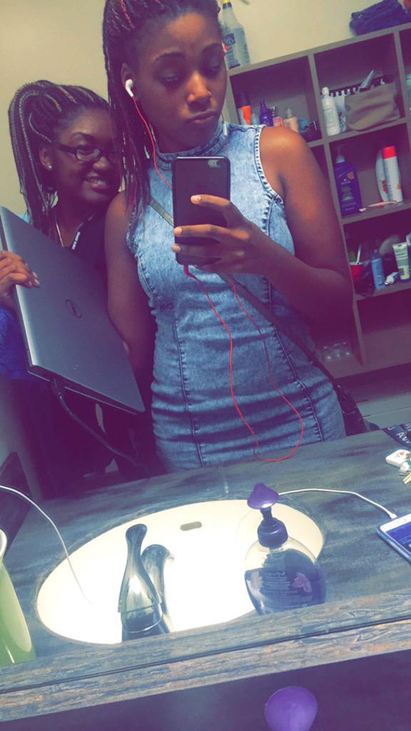 iilovedanaa's tweet photo. My Everyday Bitches 👭🎀 @BeautyIs_Meeee @_Chellaaaaa @_DariaC #Betty #Marry #Brandy #Tyshae #Athina http://t.co/iwOn9WXB2X