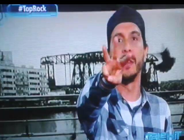 yoyodreamer's tweet photo. #VAMPSの”THE JOLLY ROGER”がメキシコの音楽番組TOP ROCKで３位として紹介された模様です(o^^o)  #VAMPS  
https://t.co/3n3aRIpQ9m http://t.co/bohn10vxKJ