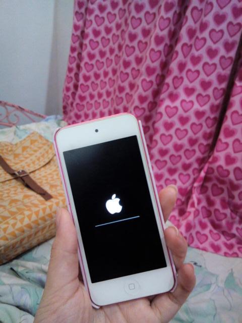 Nicaaashane's tweet image. The waiting game #ios9update