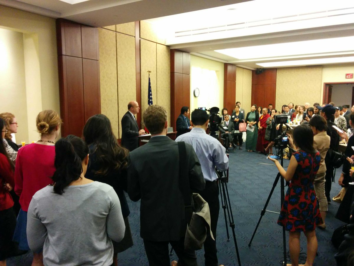 Bee_CheeMo's tweet image. 中美元首白宮會面前夕，美國會舉行早餐宴對中國人權問題表示關注。楊建利發言中。