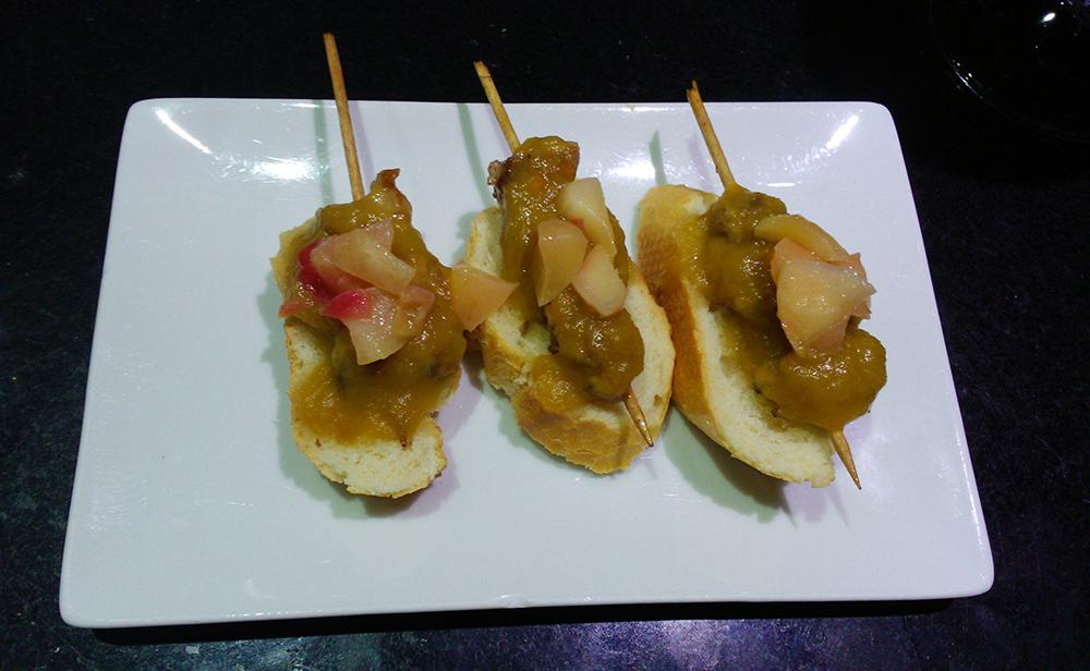 sagarlur's tweet photo. Hemen @tabernaikatza eta #Astiarra tabernetan #sagaruzta ospatzeko eskainitako pintxoak! Ez al dute itxura bikaina? http://t.co/MV1EWakjzU