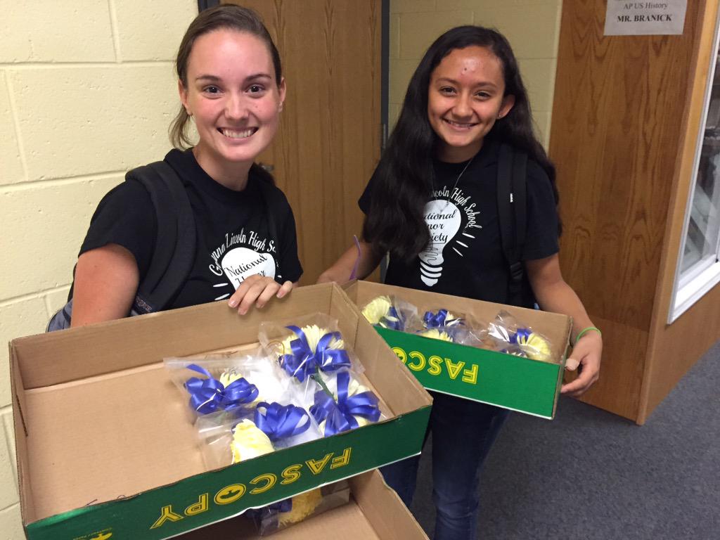 GLHSNHS2K16's tweet photo. Thank you everyone for buying mums! It was a huge success!! :) @bobby__dodd http://t.co/jl19E8kREz