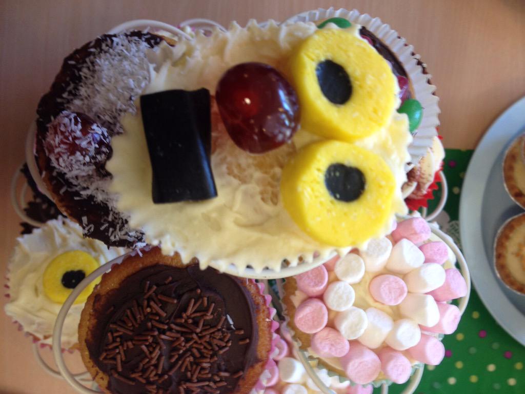 KeatsWard's tweet photo. Proud of the Keats coffee morning @NHS_ELFT #MacmillanCoffeeMorning http://t.co/MqHVWgjPDD