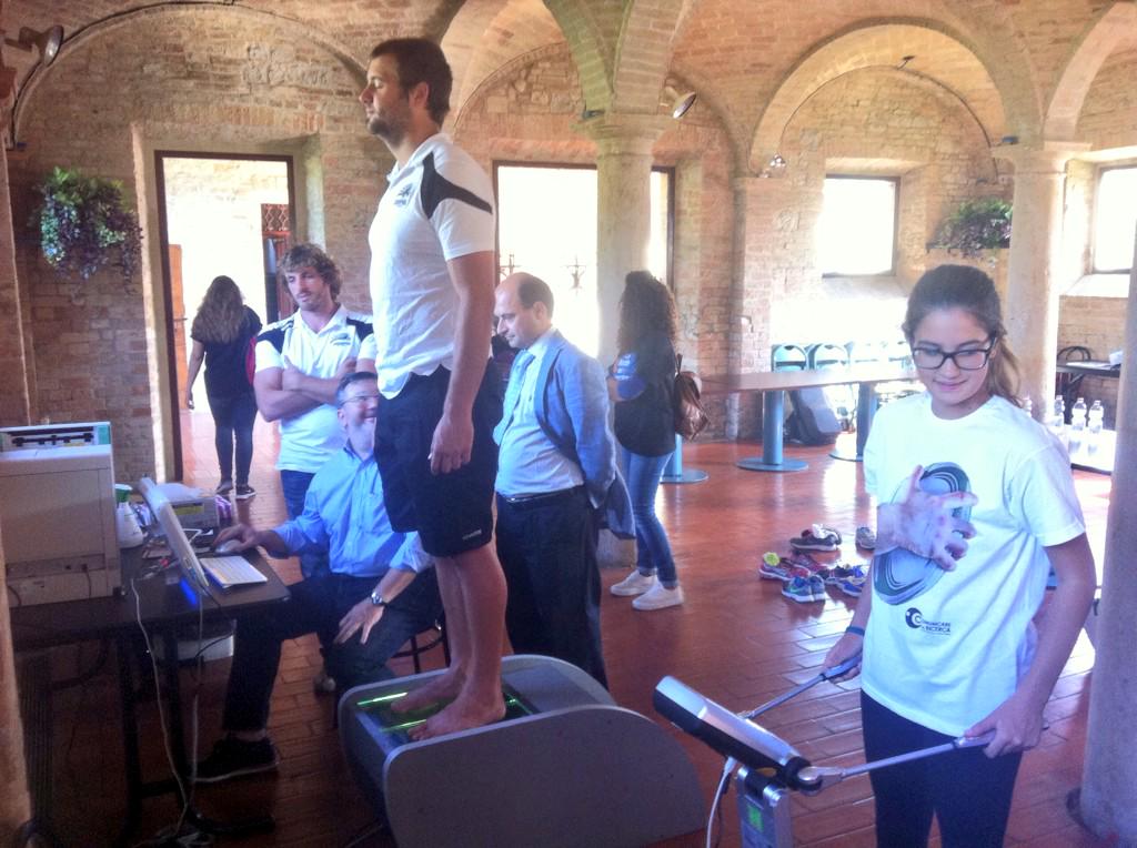 Le Zebre si misurano per la facoltà di scienze motorie: bilancia BIA e pedana posturale #LaNotteDeiRicercatori #rugby