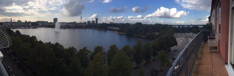 ralfklassen's tweet photo. Schöne Aussichten bei #insight15 von @NextMediaHH http://t.co/nLLqHbI1HA
