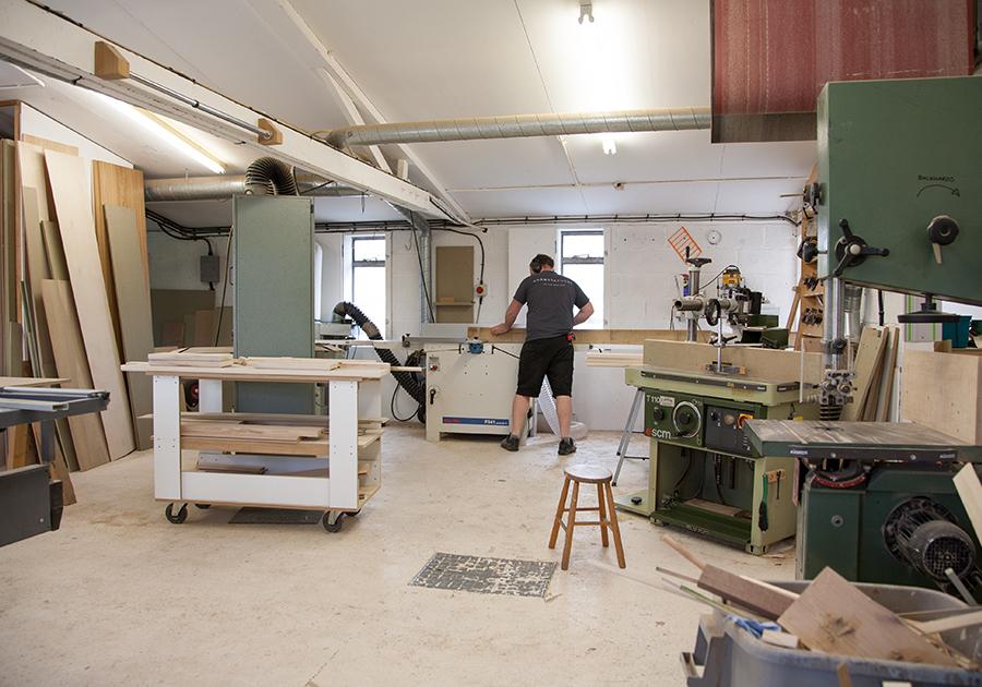edmundstephens's tweet photo. We're clinging on to Summer and still in shorts in Devon #furnituredesign #cabinetmaker #autumn #Devon http://t.co/lmJsEB62IK