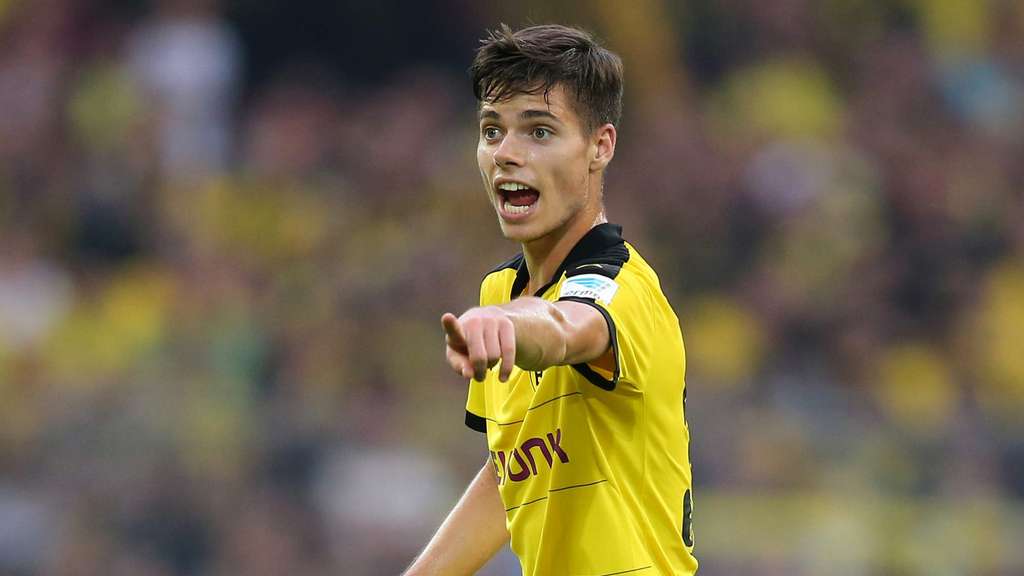 Squawka's tweet photo. Julian Weigl has completed more passes (402) than any other U-21 player in Europe's top 5 leagues this season. http://t.co/oEgCbqjWDE