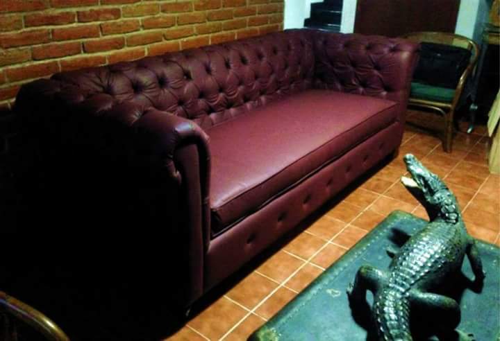 muebleschester's tweet photo. Ideas geniales para tu decoración, fabricamos tu sillón Chesterfield al gusto. http://t.co/p4hVWMpQnc