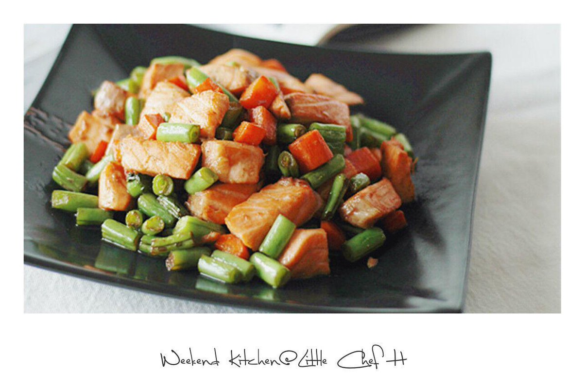 Dutchcn's tweet photo. 【原创】周末食堂·四季豆搭上三文鱼 哎唷不错哦（顺带爆个料） http://t.co/iQQ5bDrDtV http://t.co/wcgu64xlnZ