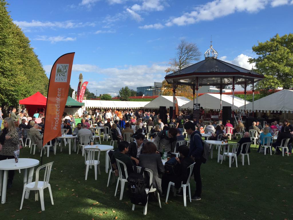 emwilco's tweet photo. Busy busy @ctfoodfest new people and old friends too @DeesonsBritish http://t.co/iLIMhNWqfu
