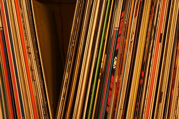 DalidaKibir's tweet photo. http://t.co/GvaQtJUXFI  Se impone la venta del vinilo #digitalcriminal #vinyl #music @clubbing_spain http://t.co/g0co65qYKo
