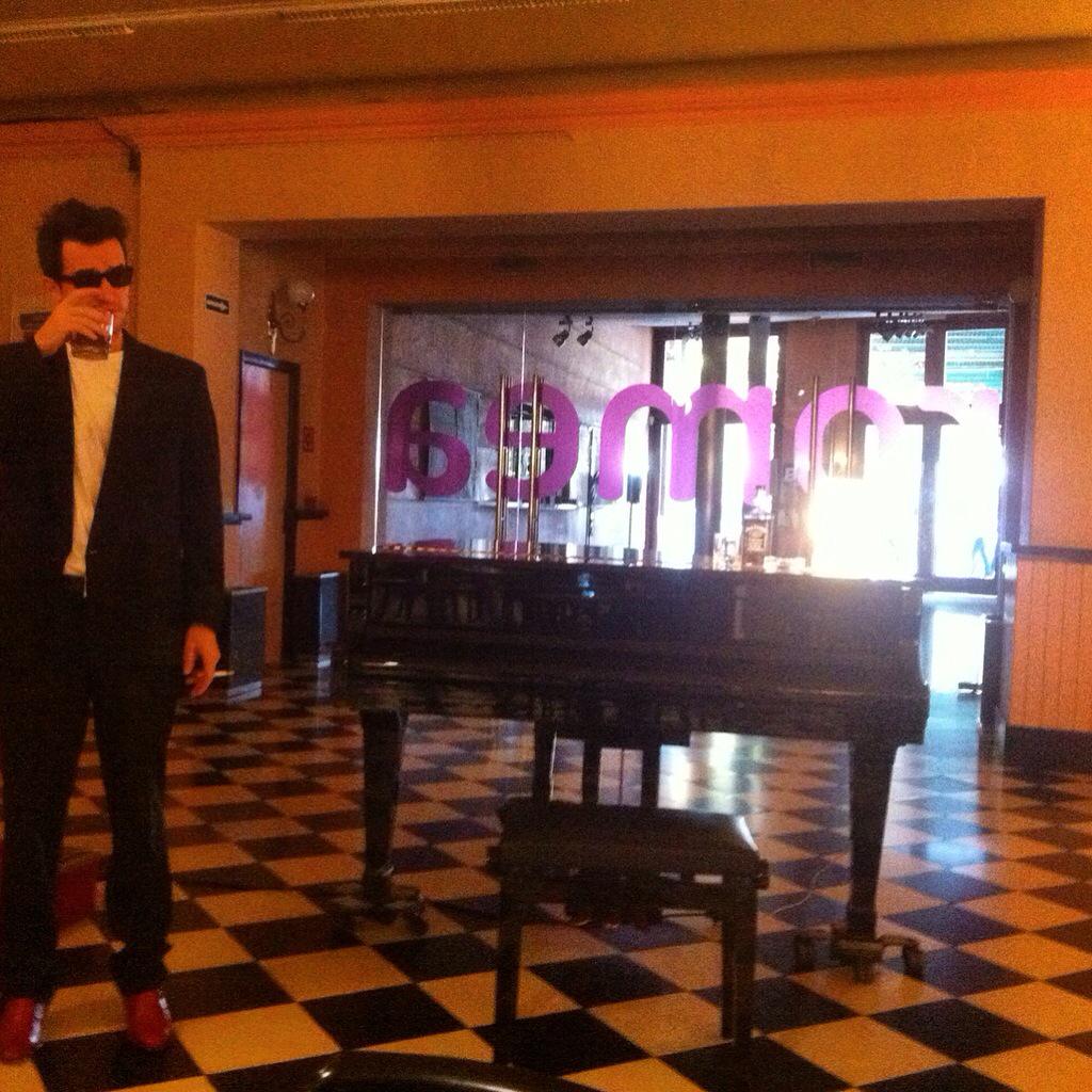 Avui estrenem/ Hoy estrenamos #LaRevolta al <a href="/Teatre_Romea/">Teatre Romea</a> #Chet Baker #B.M Koltès i #Basquiat