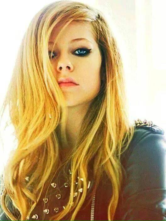 HAPPY BIRTHDAY AVRIL LAVIGNE SEPT 27 