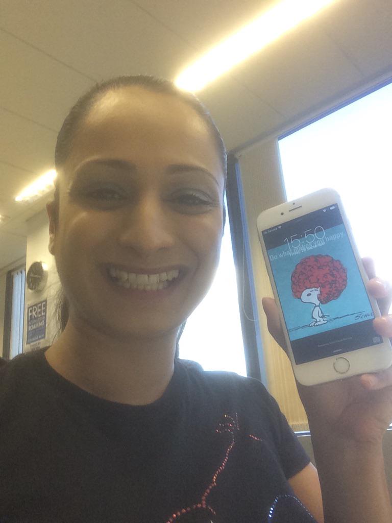 sweena's tweet image. See how much I love my new phone, @O2? :D Haha. #iPhone6SOnO2