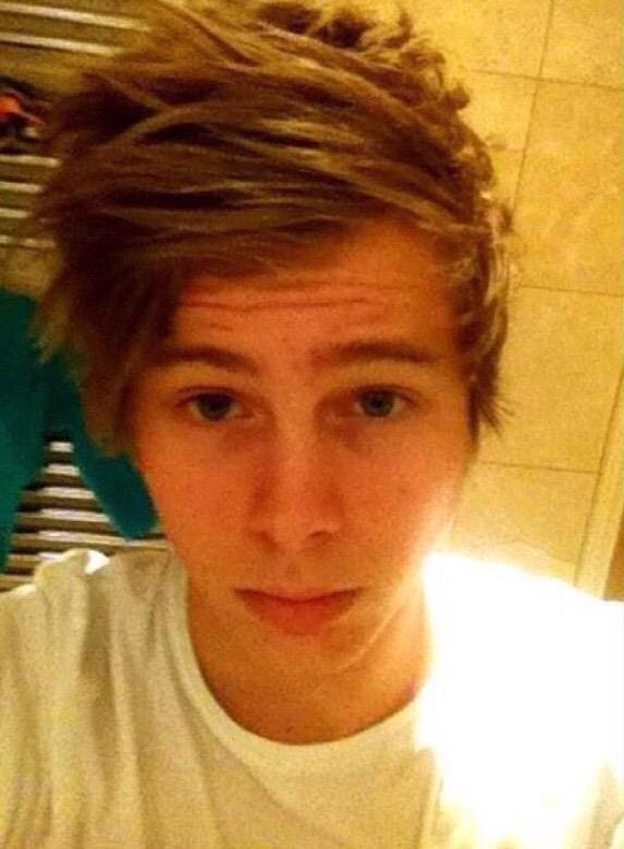 adoreaboutluke's tweet photo. its insane how much luke has grown up and how a lot of us watched him becoming (idontwanttosayit) a man, look at him http://t.co/snwsYBpqLc