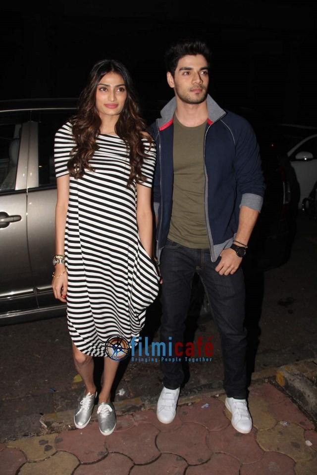 TheAthiyaFC's tweet photo. [SET-2] @theathiyashetty Launch 'Sculpt &amp; Shape' Book http://t.co/bL7PwCMqhn