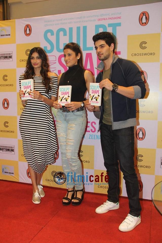 TheAthiyaFC's tweet photo. [SET-8] @theathiyashetty Launch 'Sculpt &amp; Shape' Book http://t.co/tOTcsZ9lhp