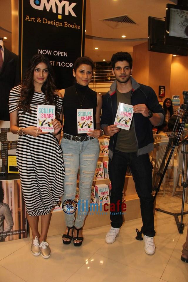 TheAthiyaFC's tweet photo. [SET-7] @theathiyashetty Launch 'Sculpt &amp; Shape' Book http://t.co/ZWcqPmu9Mm