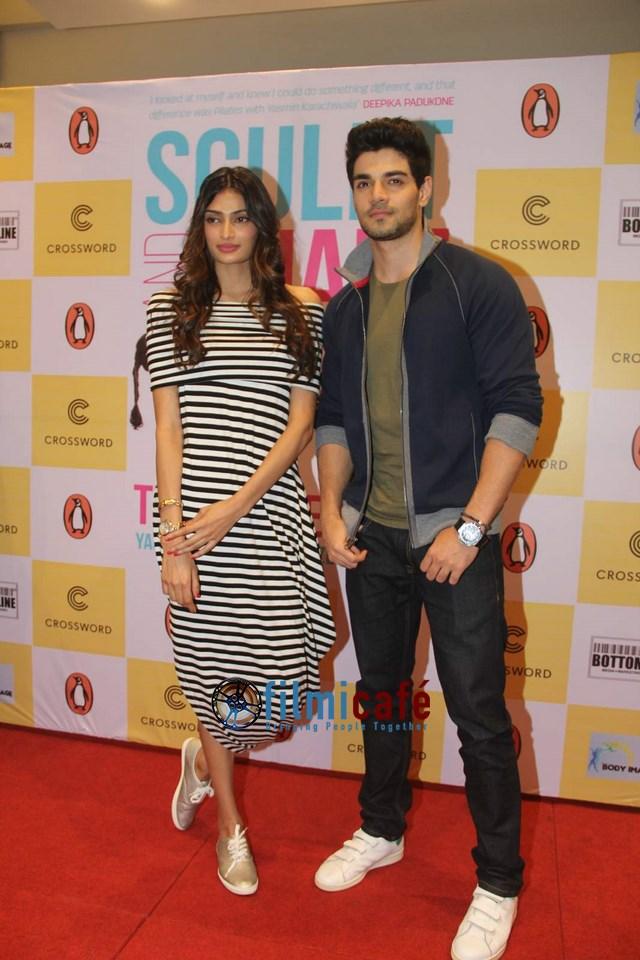TheAthiyaFC's tweet photo. [SET-9] @theathiyashetty Launch 'Sculpt &amp; Shape' Book http://t.co/7K2apg92WE