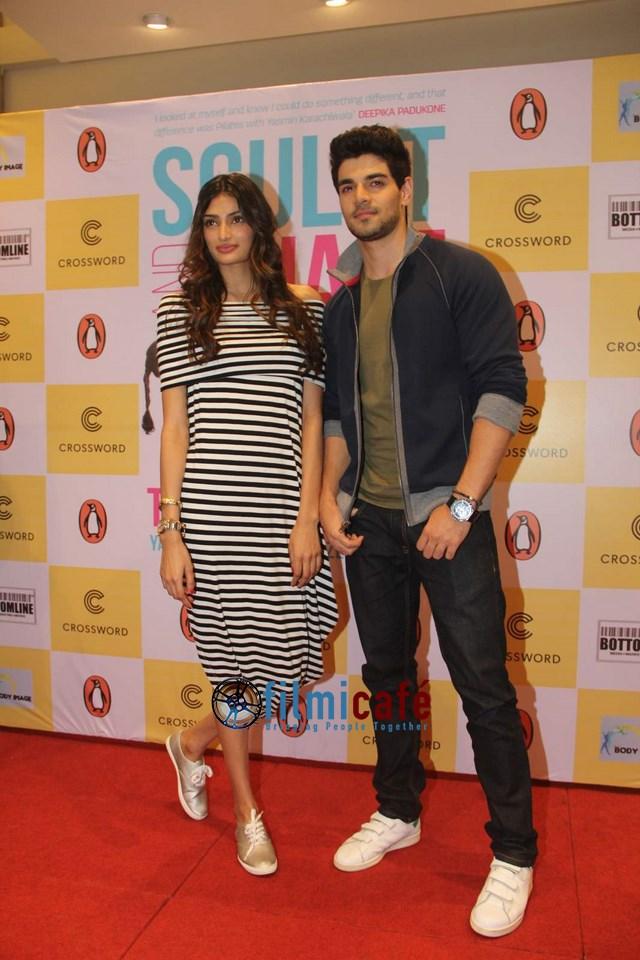 TheAthiyaFC's tweet photo. [SET-9] @theathiyashetty Launch 'Sculpt &amp; Shape' Book http://t.co/7K2apg92WE