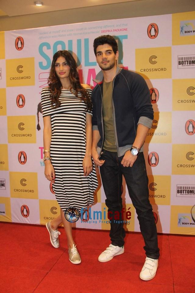 TheAthiyaFC's tweet photo. [SET-10] @theathiyashetty Launch 'Sculpt &amp; Shape' Book http://t.co/Pku9zdrMuD