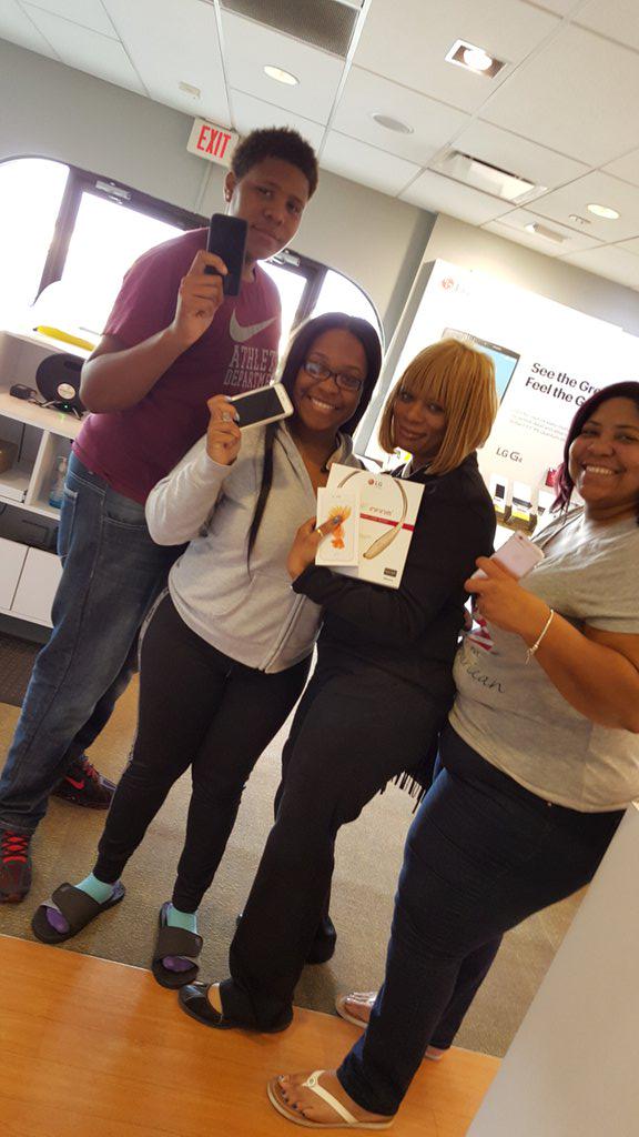 _team_madness's tweet photo. Another happy#iPhone6s#203 #teammadness
The entire family #sprint @sprintsom @SprintNERegion @Kpalet5 @NE_Northstars http://t.co/dGN6G5qtec