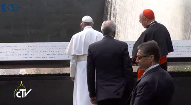 CatholicNewsSvc's tweet image. #PopeinNYC at Ground Zero memorial. Long moment of prayer.