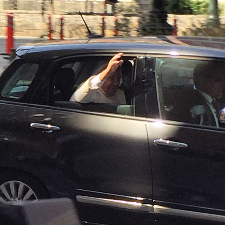 C21Center's tweet photo. WE GOT A WAVE FROM THE PONTIFF!!! #PopeinNYC #PopeInUS #BContheroad http://t.co/d85IsmsMUg