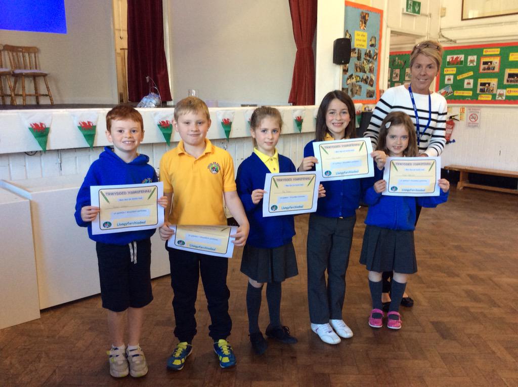 YsgolyrHendy's tweet image. Congratulations to our year 3/4 pupils for receiving their writing licence! #neatwork #justified