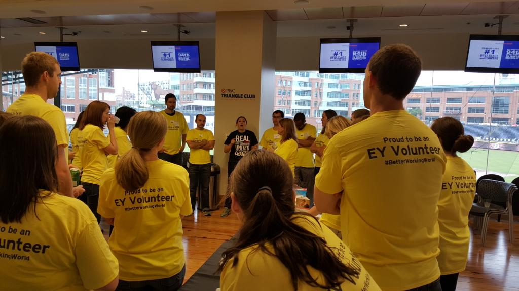jonvmurphy's tweet photo. #EYConnectDay to give back to all communities nationwide, Tri^2 working w/ @UWTriangle - #EYCDSoutheast #Uniting4Good http://t.co/AsxhtahyfY