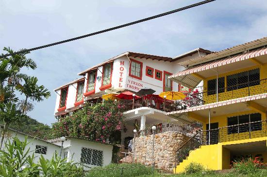 taboga_pty's tweet photo. El colorido Hotel Vereda Tropical, una excelente opción de hospedaje 
¡Ven a Taboga! #PTY http://t.co/lmuHe8f0gE