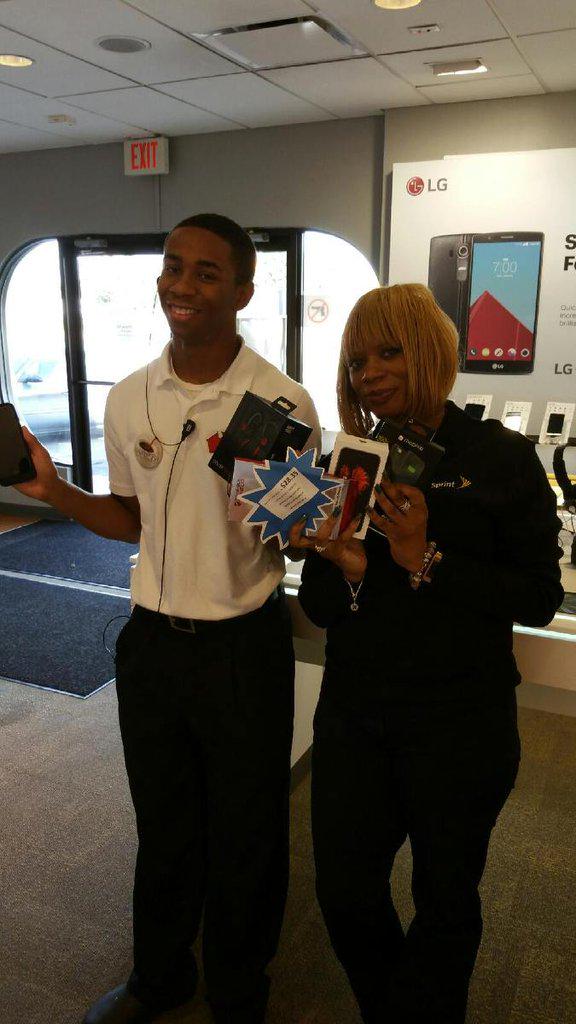 _team_madness's tweet photo. Happy customers #iPhone6s #beats #mophie #203 #madness
@sprintsom @SprintNERegion @Kpalet5 @NE_Northstars #sprint http://t.co/I7K1fxGIjw