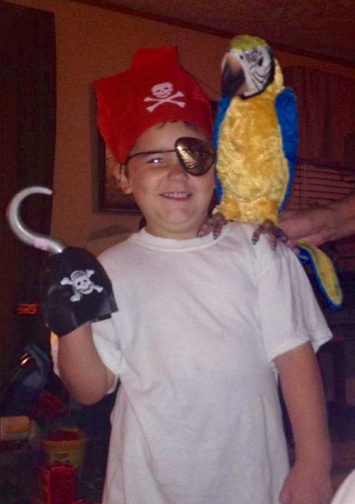 incognitaBndita's tweet photo. @TobyKeithMusic 🎶yeah.... #rumisthereason #piratesneverruledtheworld🎶 (juice for THIS little TK pirate fan!! 😎❤️ http://t.co/bVBNc9q1bo