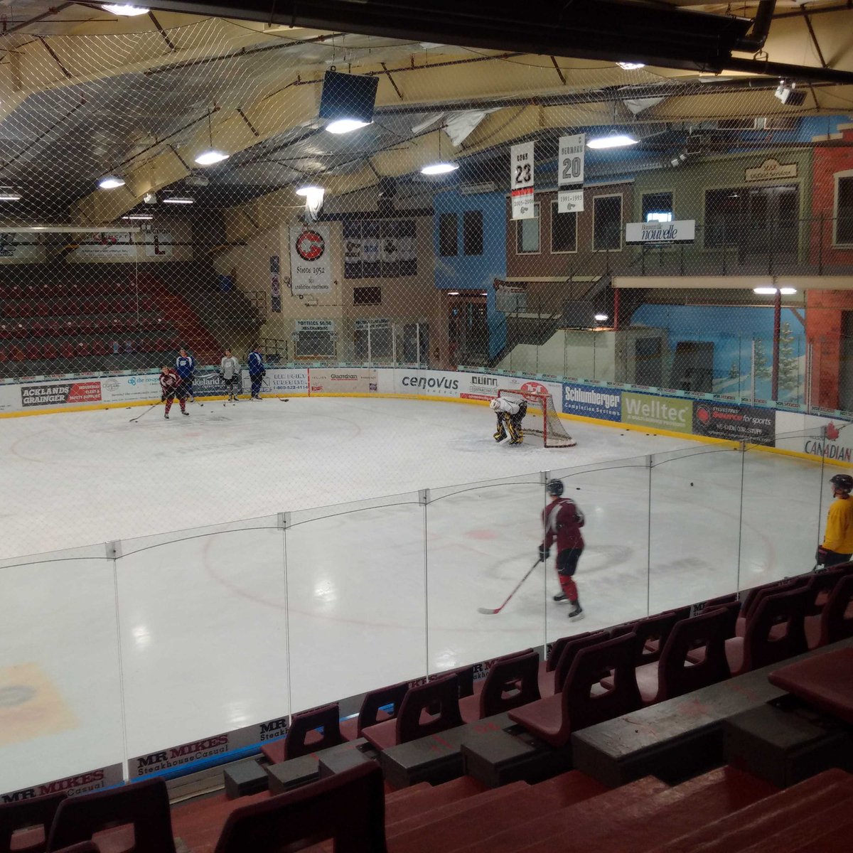 swan1585's tweet photo. Morning skate before our 5th game in 8 days #energyishigh #growingandlearning http://t.co/i3IFQnQzrh
