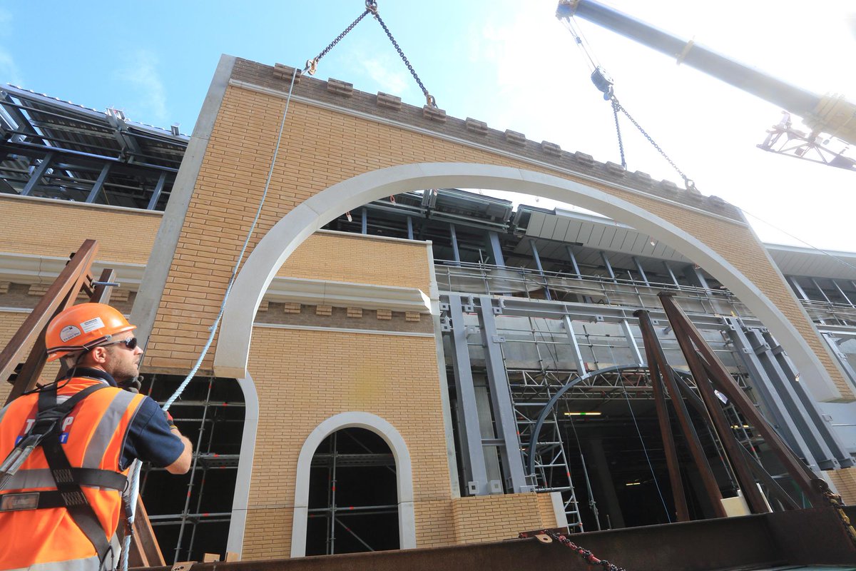 #behindthehoardings the new <a href="/NetworkRailLBG/">London Bridge</a> St Thomas Street façade is manufactured off site and installed in pieces