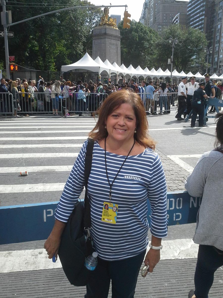 Deborah Valentine on X: "Awaiting pope's motorcade central park @77WABCradio http://t.co/LOATrMzyg1" / X