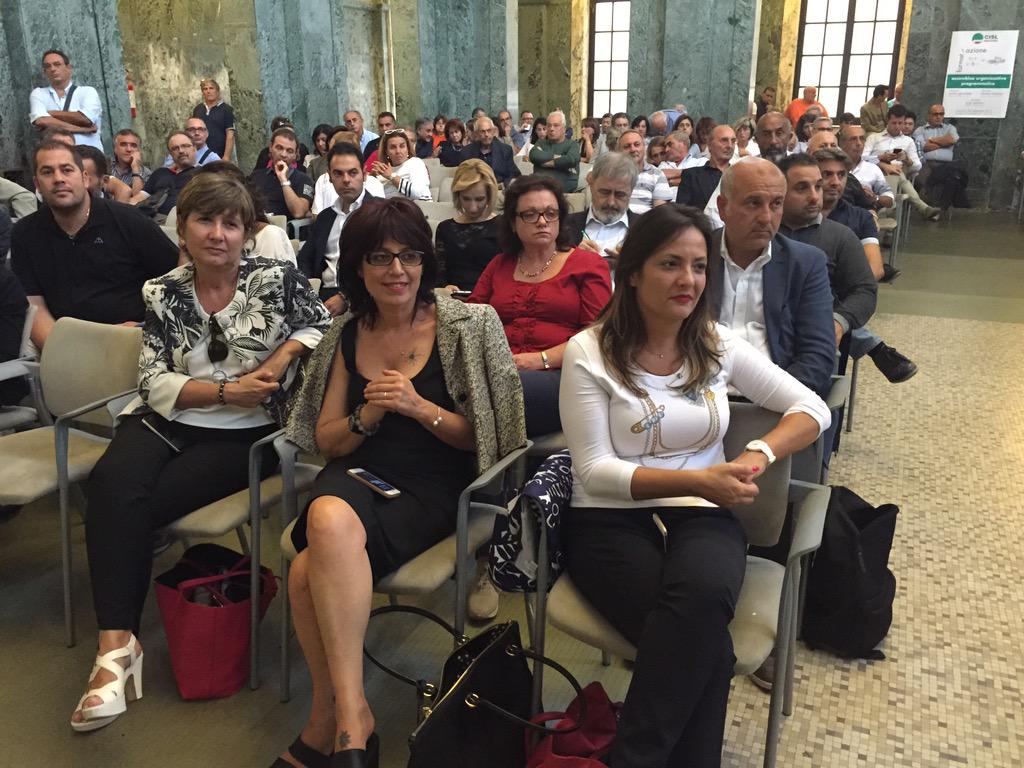CislMessina's tweet photo. @dadeluc @Rosaria_Rotolo @RosannaLaplaca alla #ConfOrgCislMe #crescereperilfuturo http://t.co/KveQH8Ov1W