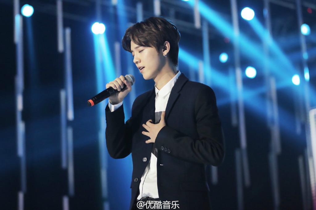 luchiz4qx's tweet photo. 幸せな夜を
#鹿晗我爱你 #AlwaysSupportLuhan #BeWithLuhan #루한사랑해 #Luhan_I_LOVE_YOU #LuhanFirstMiniConcert http://t.co/kHaBUZKe6g