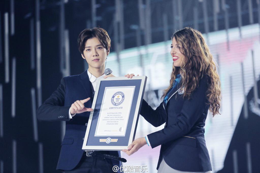 luchiz4qx's tweet photo. 幸せな夜を
#鹿晗我爱你 #AlwaysSupportLuhan #BeWithLuhan #루한사랑해 #Luhan_I_LOVE_YOU #LuhanFirstMiniConcert http://t.co/kHaBUZKe6g