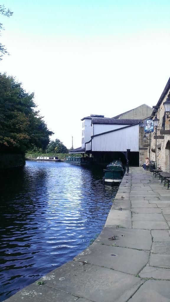 bexxym40's tweet image. Nice walk around #WeaversTriangle today with @Archaeology_UoS @heritagelottery. Slaters Terrace looking good!